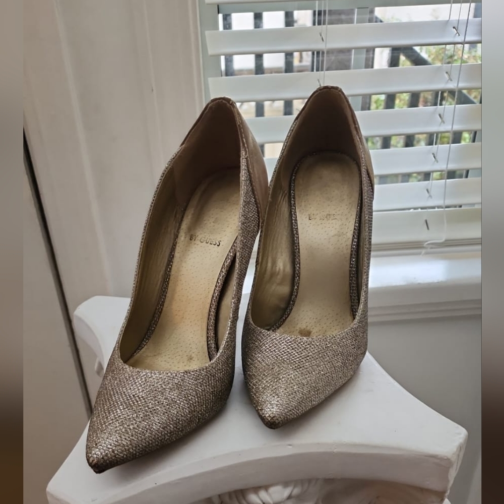 Guess gold 8.5M stiletto 👠 shoes